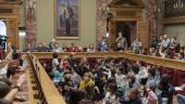 Une centaine d'élèves à la Chambre pour discuter avec les députés au sujet des droits de l'enfant.