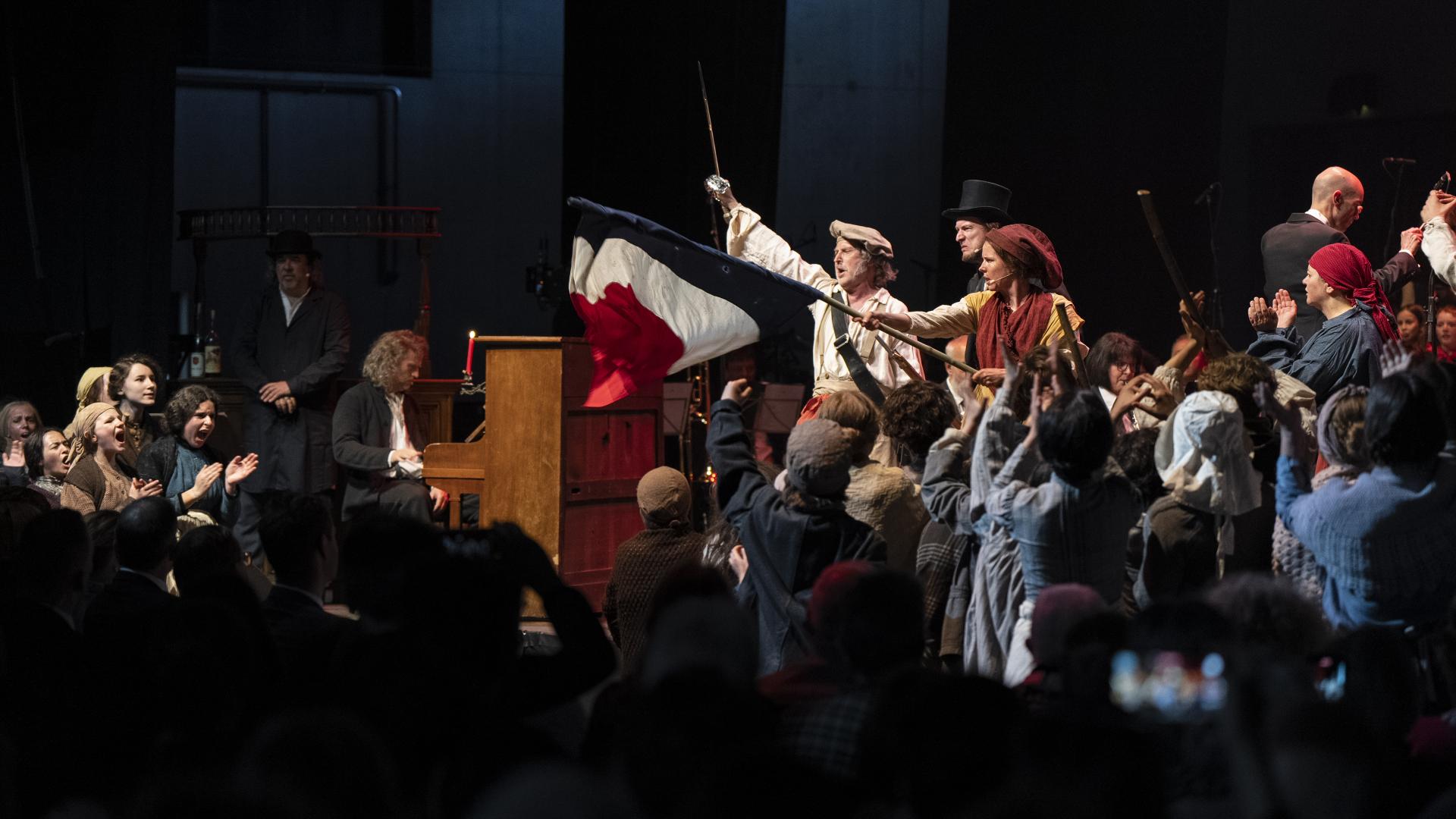 Un voyage dans le temps pour les 175 ans de la Constitution : une pièce de théâtre musicale a plongé les invités dans l'année 1848.